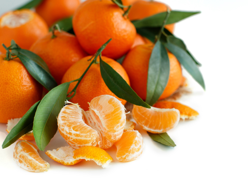 STRUČNJACI OTKRIVAJU: Ko sme, a ko ne sme da jede mandarine?