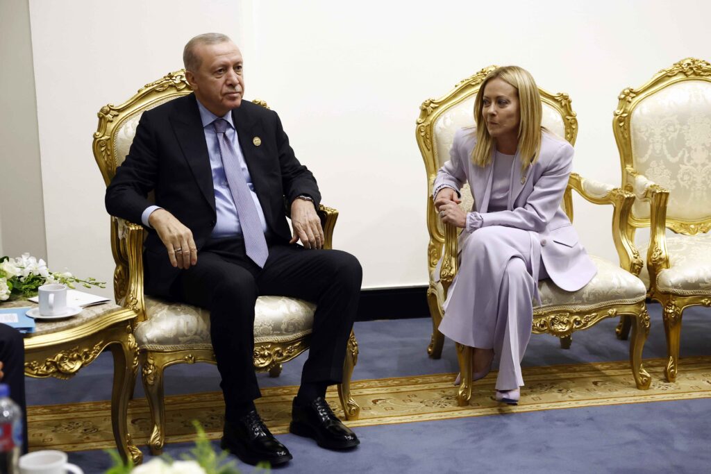 IZGLEDAŠ SJAJNO, ALI MORAŠ DA PRESTANEŠ SA TIM: Erdogan uputio par saveta Đorđi Meloni