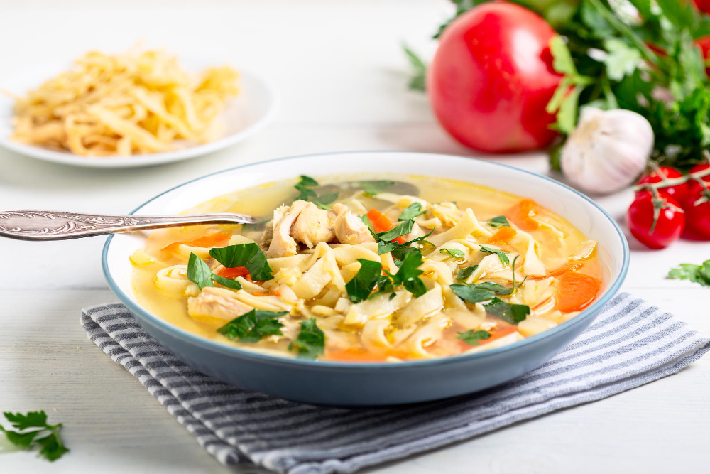 RECEPT DANA: Pileći paprikaš sa testeninom – savršen obrok za sporu nedelju