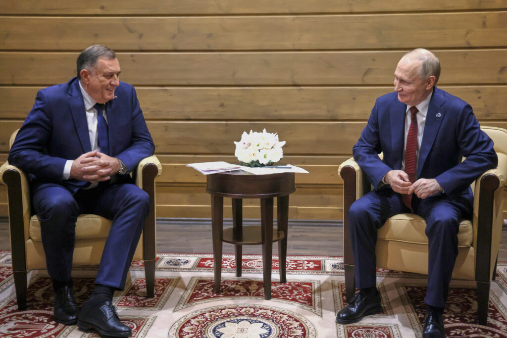DOBRA SARADNJA RUSIJE I SRPSKE: Vladimir Putin i Milorad Dodik na sastanku u Sočiju
