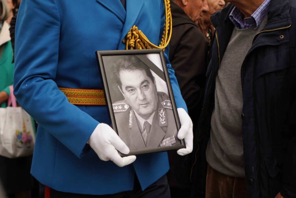 UZ NAJVIŠE VOJNE POČASTI: General Nebojša Pavković sahranjen u Aleji zaslužnih građana (FOTO)