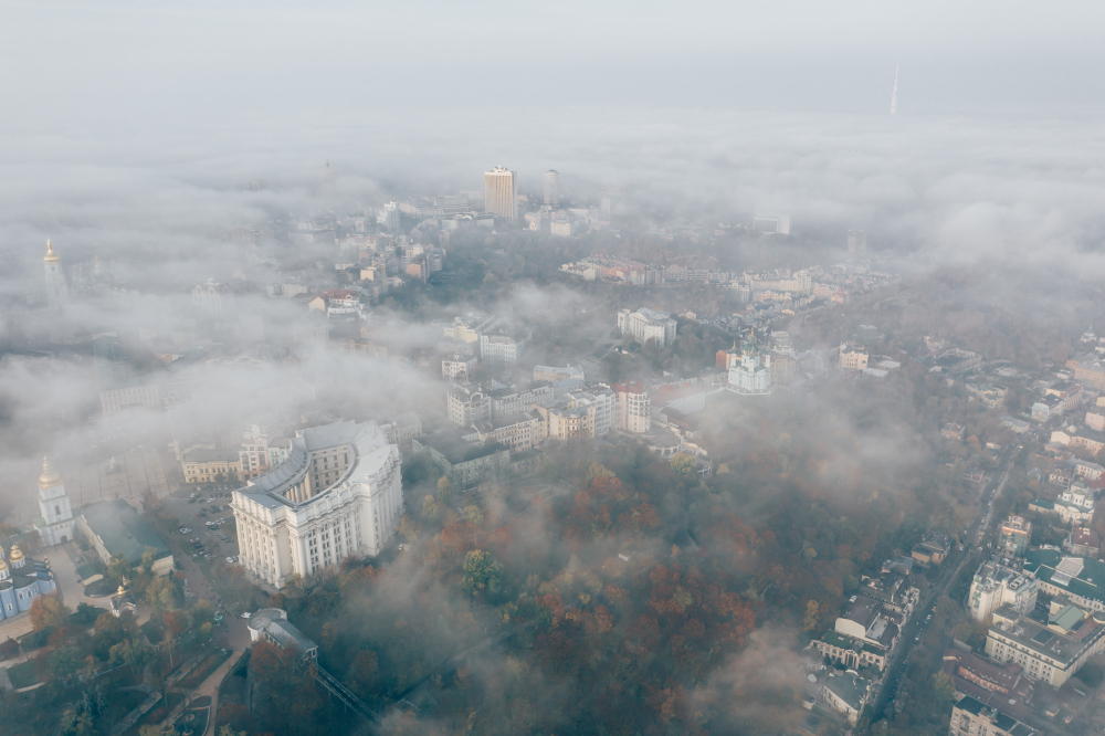 OPASNO ZAGAĐENJE VAZDUHA U NJU DELHIJU: Indija prvi put izazvala veštačku kišu da bi rešila problem sa smogom
