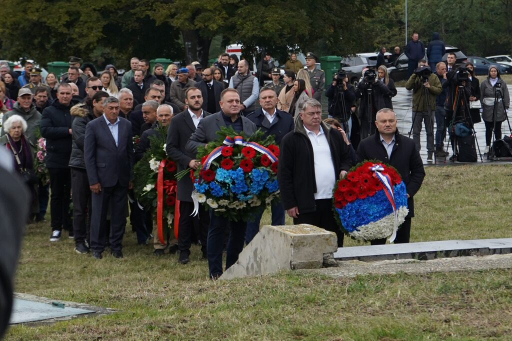 SEĆANJE NA 80.000 STRADALIH: Polaganje venaca danas u Spomen-parku Jajinci