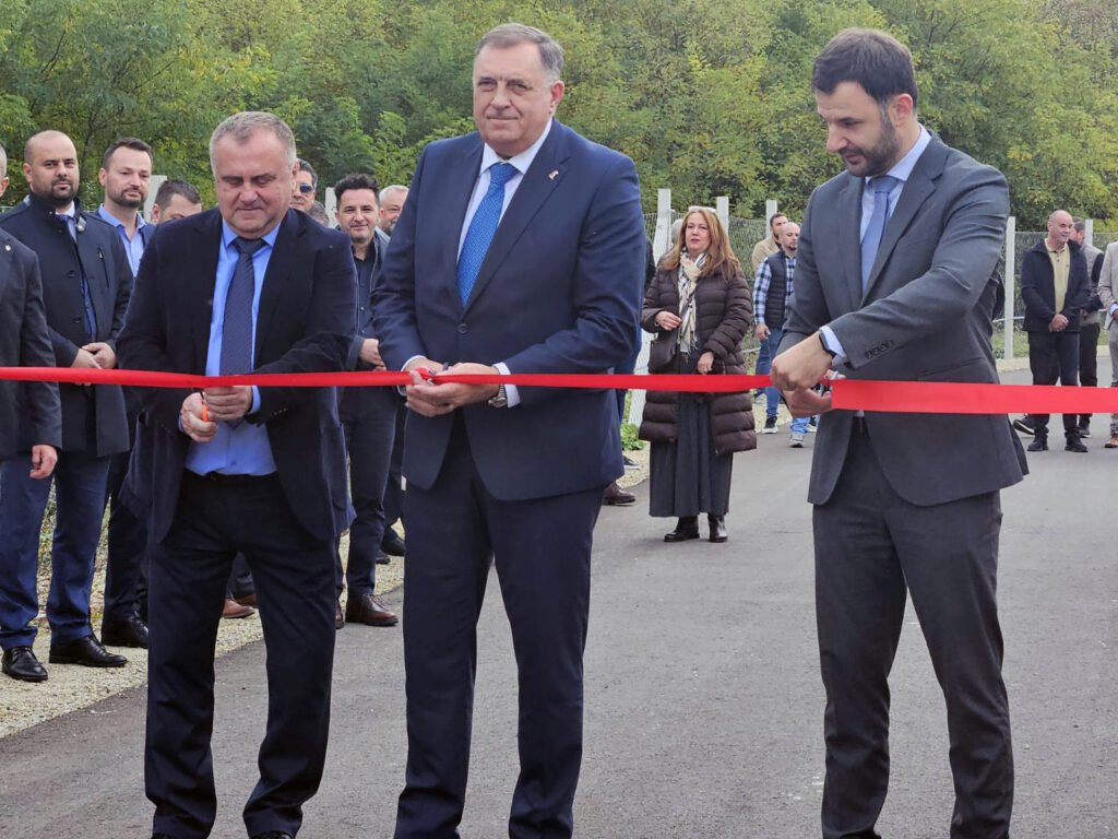 OVO JE NAČIN NA KOJI SE REŠAVA ONO ŠTO JE BITNO ZA RS: Dodik otvorio novi pogon za proizvodnju rudarskih eksploziva u fabrici „Tvek“