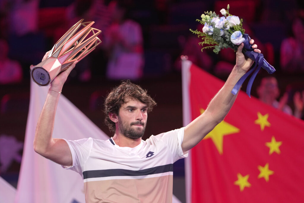 SENZACIONALNI TRIJUMF MLADOG TENISERA: Valentin Vašero osvojio masters u Šangaju