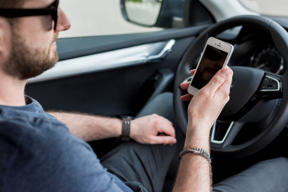 FOKUS NA PUTU: Policija kreće u lov na vozače i pešake s mobilnim telefonima