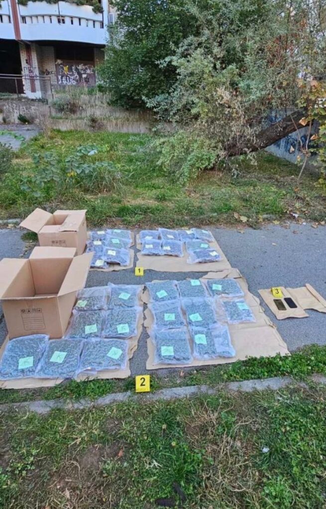 ZAPLENJENO 15 KILOGRAMA MARIHUANE: Osumnjičeni pružao otpor, udarao policajca u glavu