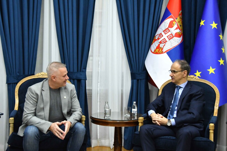 SASTANAK U VLADI: Macut i Jurić o vršnjačkom nasilju i unapređenju sistema „Pronađi me“ (FOTO)