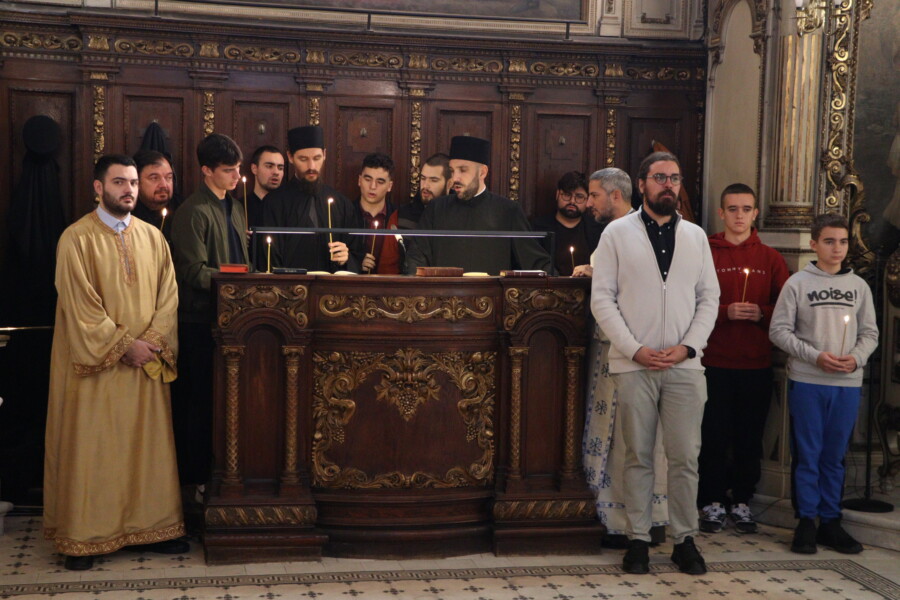 SEĆANJE NA STRADALE U NOVOM SADU: Parastos služen u Sabornom hramu