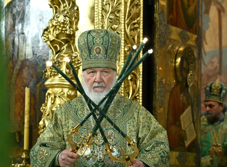 ZABRINUTI SMO ZA NAŠU BRAĆU I SESTRE SA OBE STRANE FRONTA: Patrijarh Kiril moli se za kraj rata u Ukrajini i pobedu ruske vojske