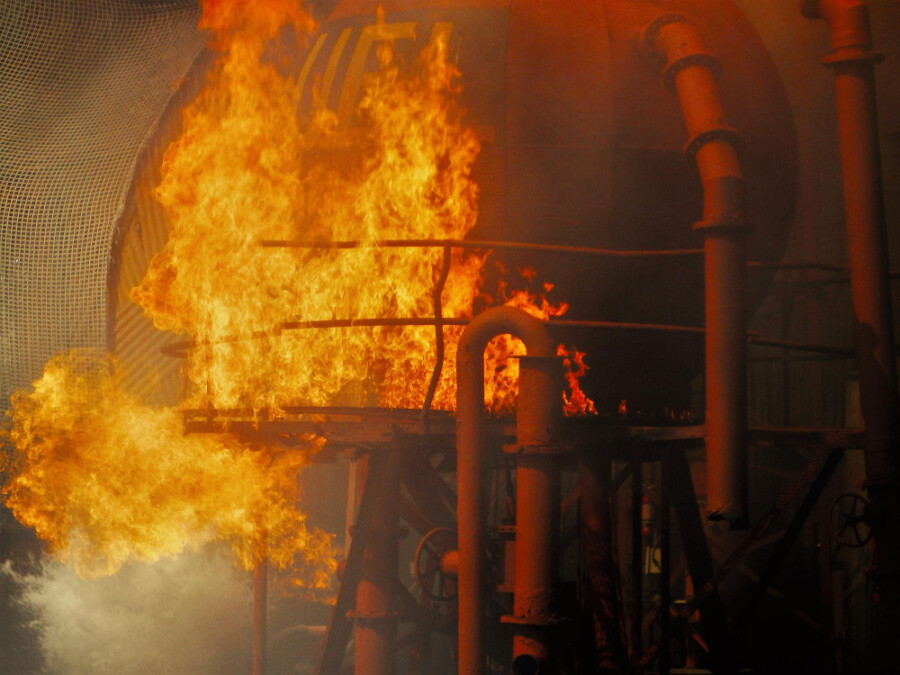 POŽAR U BEOGRADU: Vatra zahvatila fabriku