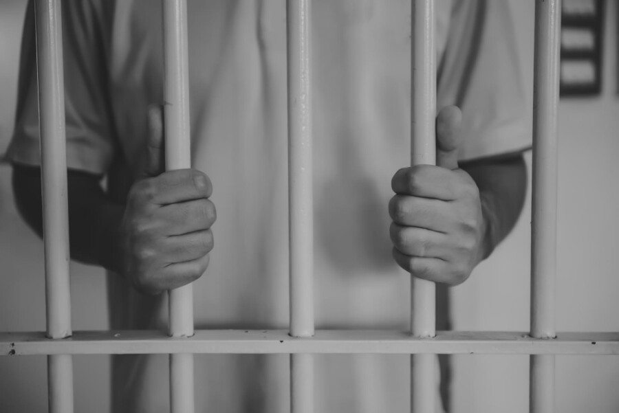 OSUMNJIČEN DA JE UZAGAJAO DROGU: Pritvor za muškarca iz Velike Plane