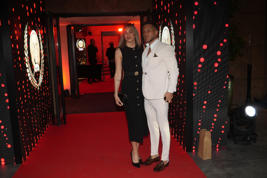 ŠTA ĆE DEVOJKA NA MORU SA DRUGARICAMA: Saša Kovačević o ljubomori i intimnim odnosima