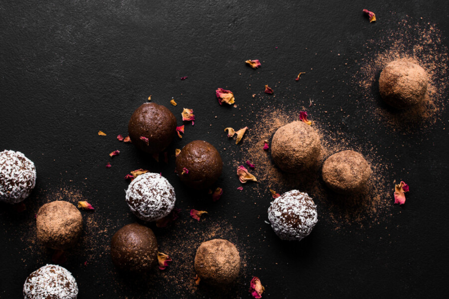 RECEPT DANA: Kuglice sa orasima i čokoladom – poslastica koja nestaje začas