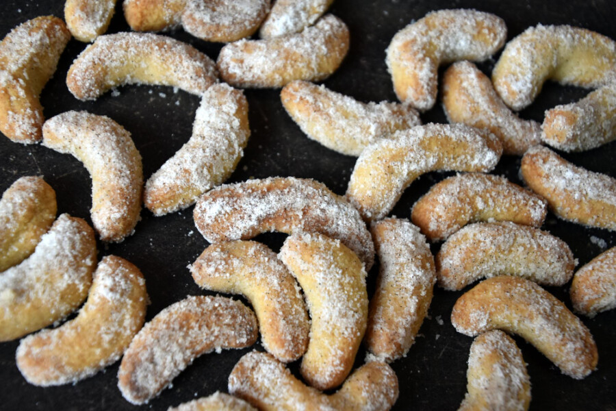 MIRIŠU NA DETINJSTVO I PRAZNIČNU TRPEZU: Recept za domaće orasnice