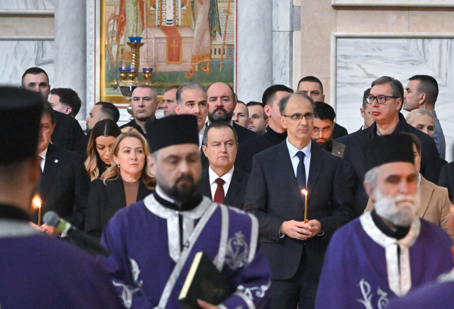DA NIKAD NE ZABORAVIMO: Patrijarh Porfirije u Hramu Svetog Save služio parastos stradalima