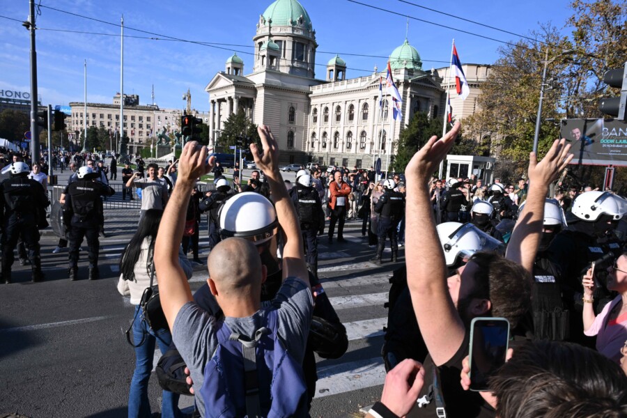 JUTRO POSLE BLOKADA: Za sada mirno, Takovska prohodna, šatori i dalje tu