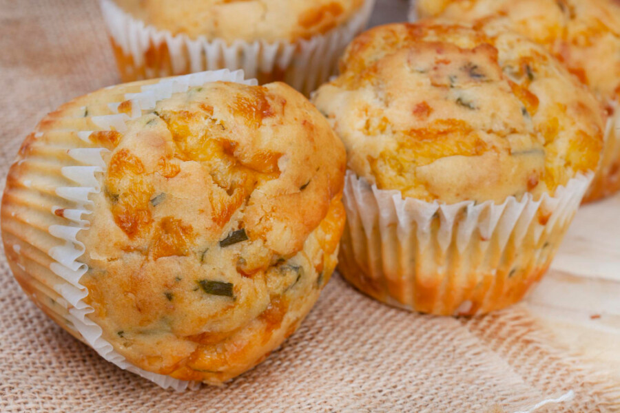 IDEALNO ZA DORUČAK: Mafini sa mladim lukom