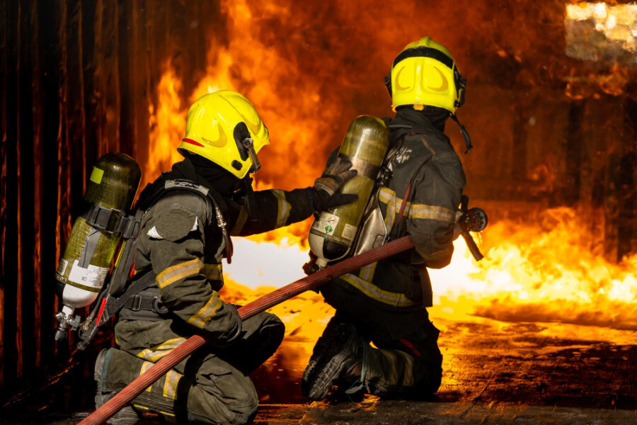 OŠTEĆENO NEKOLIKO VOZILA: Eksplozija u policijskoj stanici u Indiji