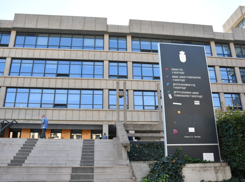 BIVŠI MINISTRI I DALJE SA NANOGVICAMA: Vesiću i Momiroviću produžen kućni pritvor za još tri meseca