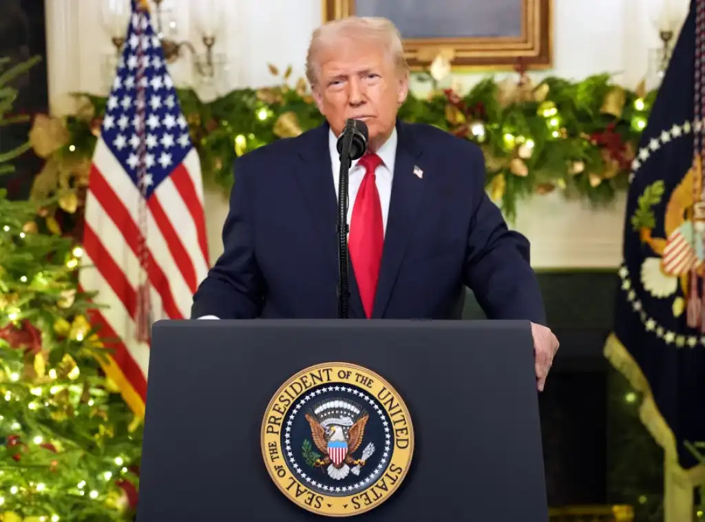 DIVIDENDE I PLATE RUKOVODILACA USKRAĆENE DOK SE NE POVEĆA PROIZVODNJA: Tramp kritikuje vojnu industriju