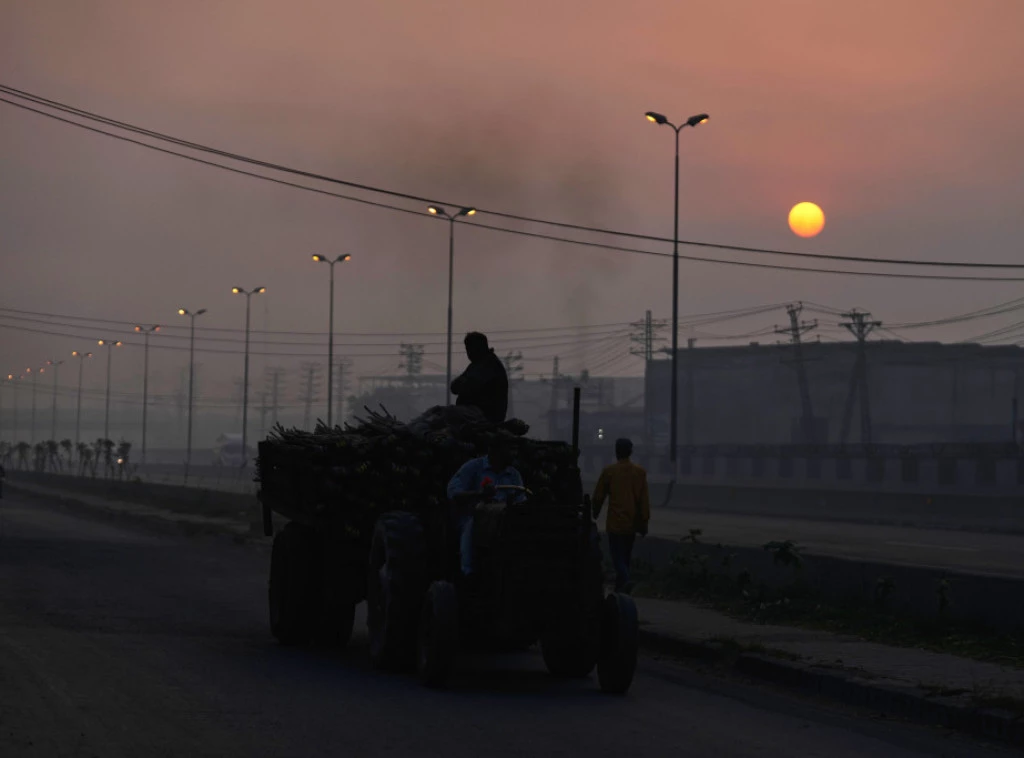 NAPAD BOMBAŠA SAMOUBICE: Poginuo policajac u Pakistanu, više povređenih
