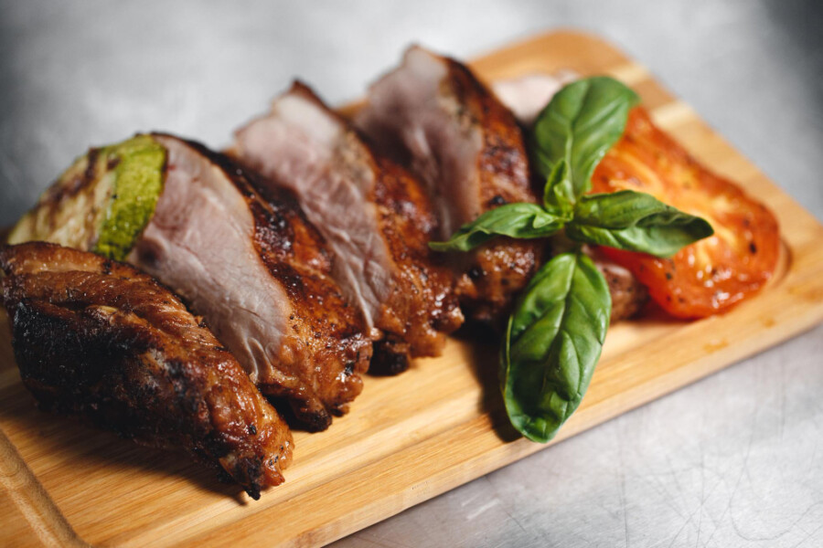 SOČNO IZNUTRA, A HRSKAVA KORICA SPOLJA: Recept za pečeno prase iz rerne