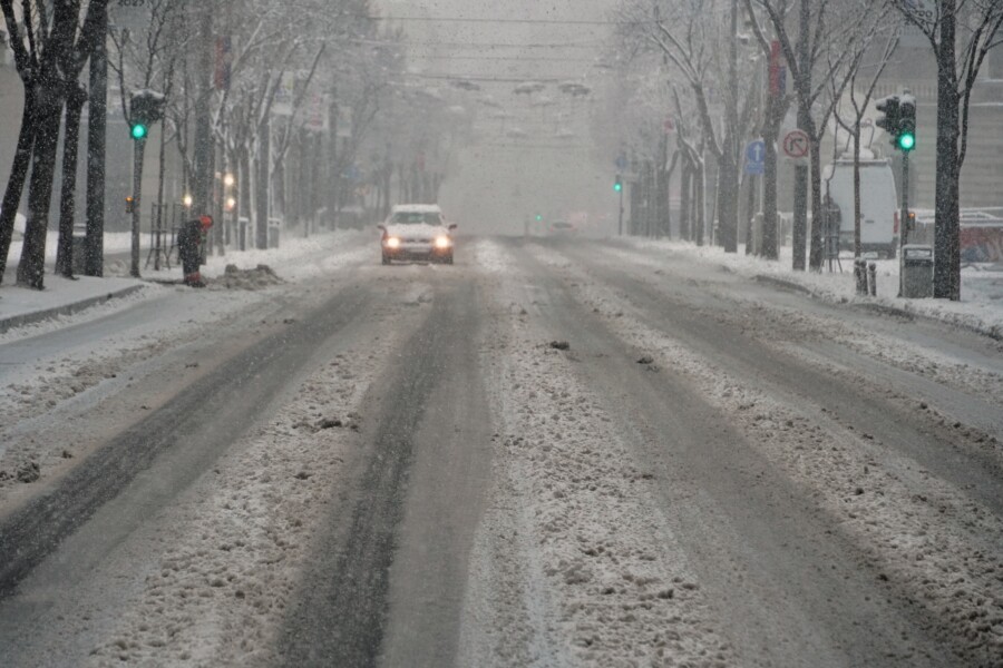 JUTRO HLADNO UZ SLAB MRAZ: U Srbiji vreme danas promenjivo, temperatura do 12 stepeni